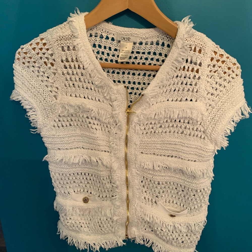Cache’ size XS, white crochet zip front sweater /top